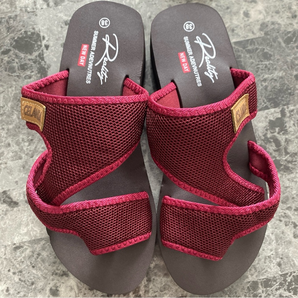 Reality Arch Support Low Heel Women’s Size 38/7.5us, NEW SANDALS, wine red